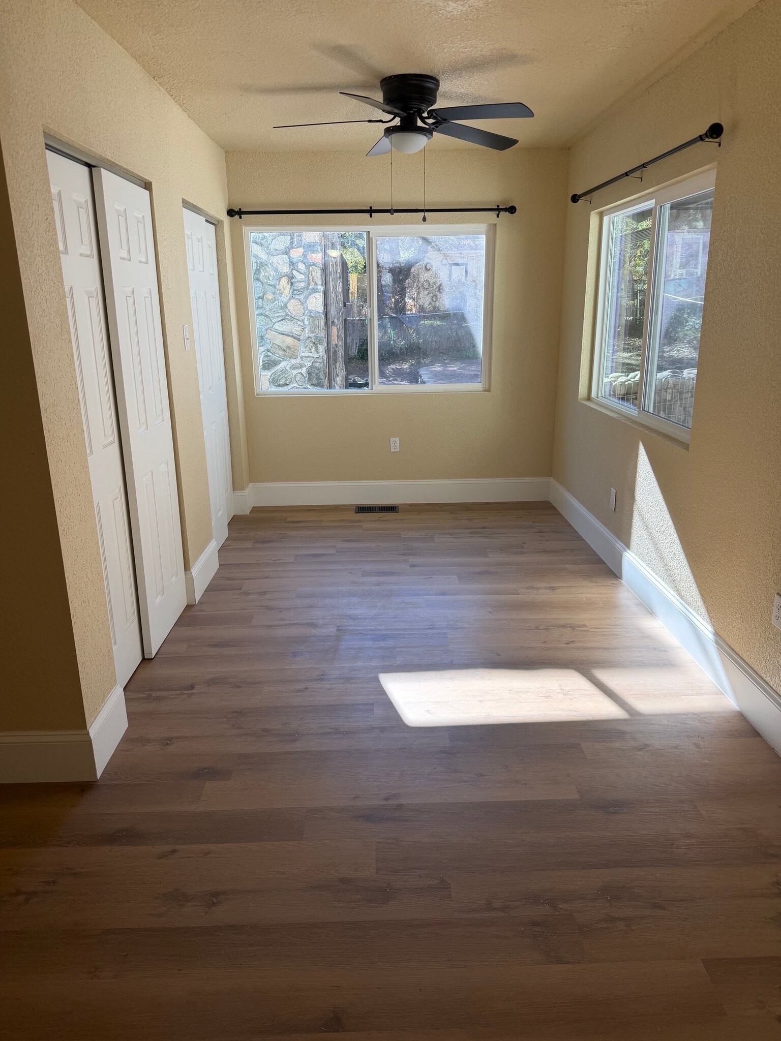 Building Photo - 703 Country Club Dr