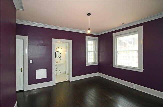 Building Photo - 1 S Prado NE