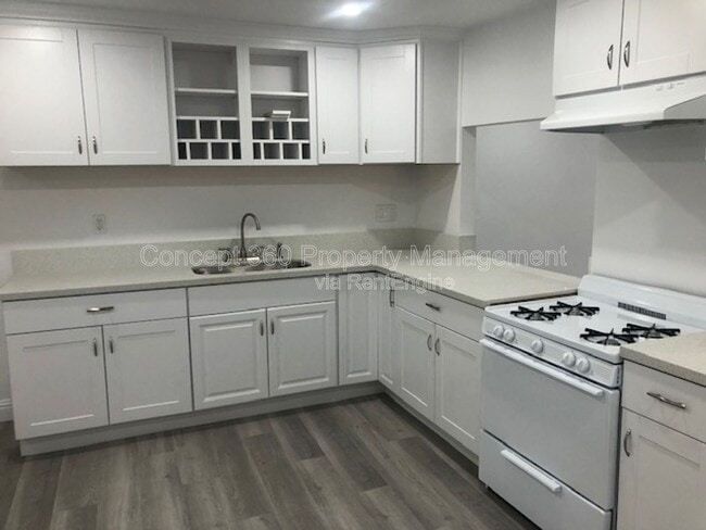 Building Photo - 1327 W Parade St