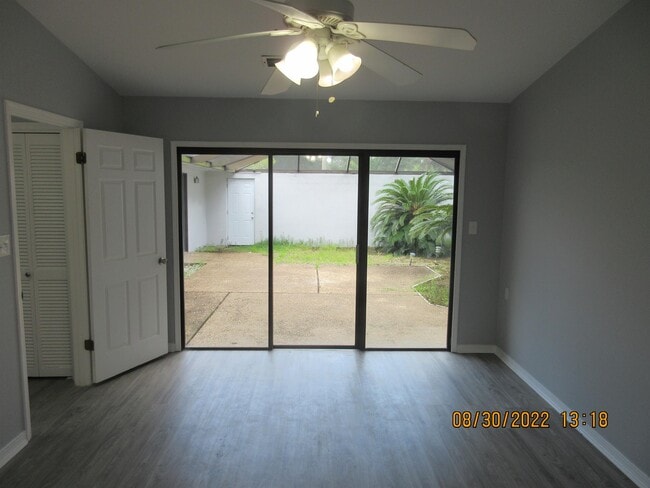 Building Photo - 320 W Fort Morgan Rd