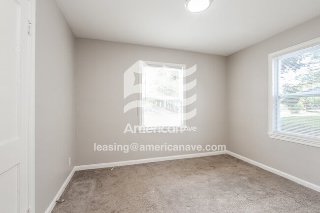 Building Photo - 1947 Glenridge Dr