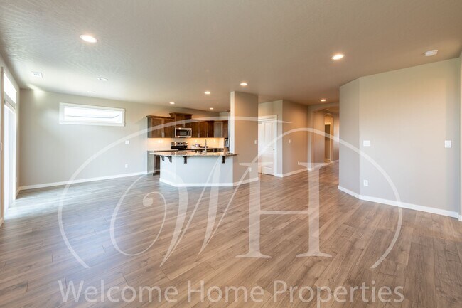 Building Photo - Brand NEW Home!  Overlooking the Golf Course!
