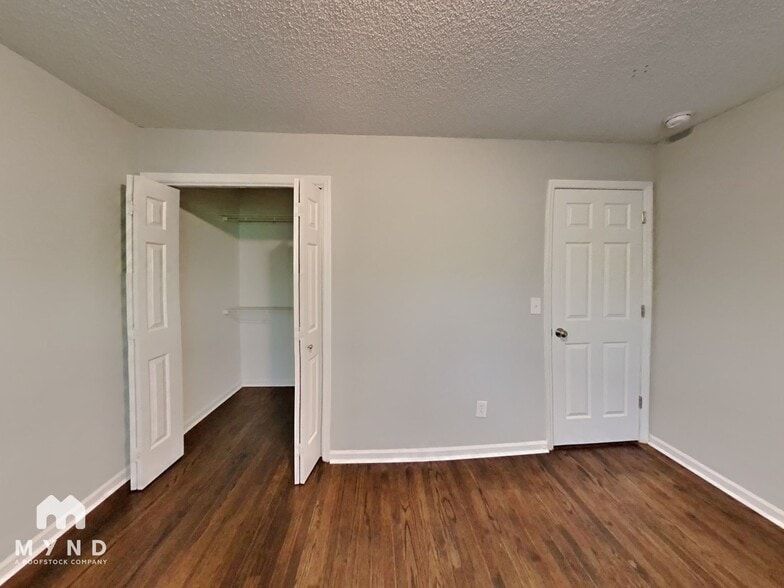 Building Photo - 2122 Yorkshire Ct