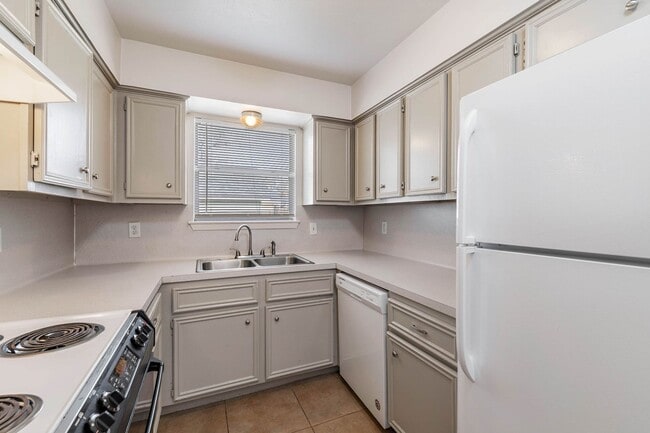 Building Photo - February Move In Available!  Cute 3 Bed, 1...