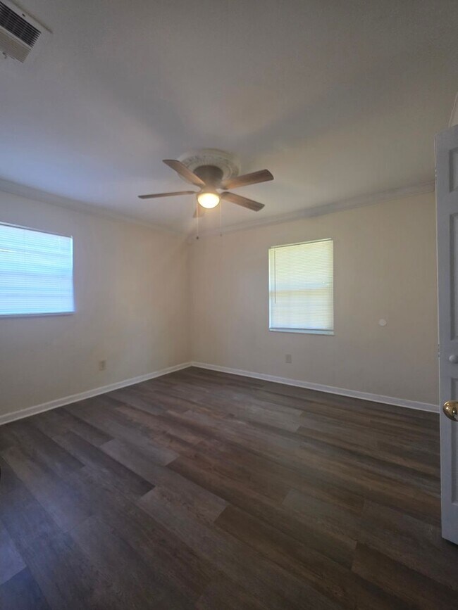 Building Photo - 3 bedroom 2 Bath Single Family Home