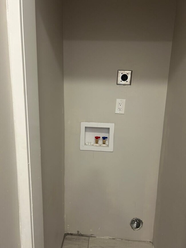 Building Photo - 2Br apartment in (duplex) 1st floor