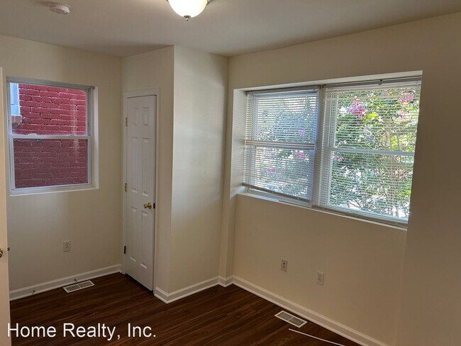 Building Photo - 2 br, 1.5 bath House - 1603 6th St. NW