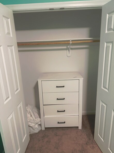 Building Photo - 713 Hemlock Ave