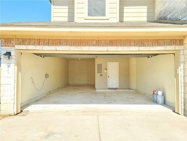 Building Photo - 2103 Ariella Dr