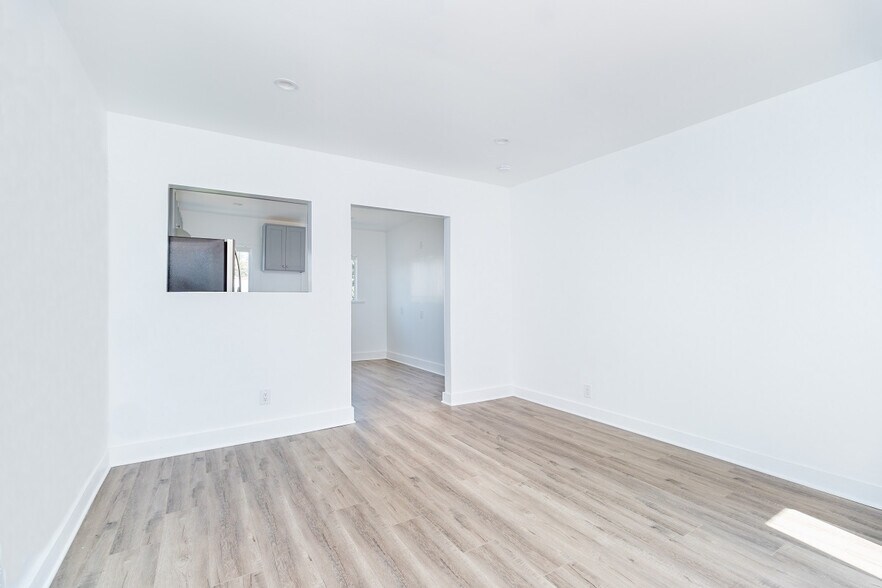 Primary Photo - 2227 W 2nd St