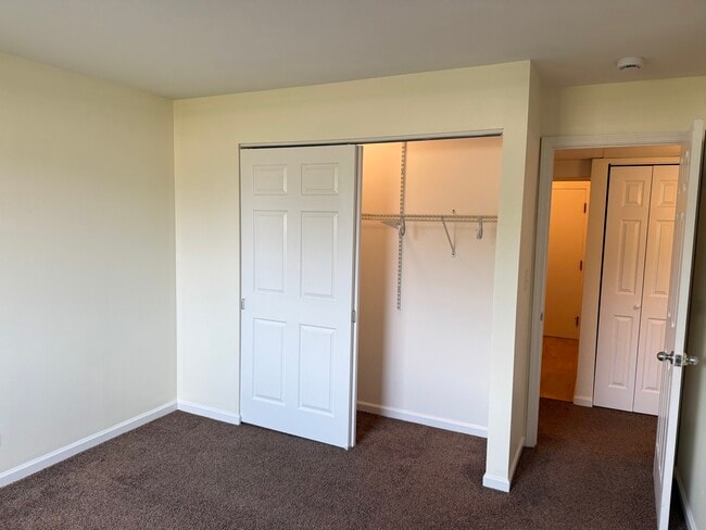 Building Photo - 2600 Brookwood Way Dr