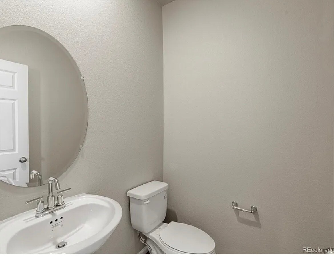 Building Photo - 750 N Shawnee St