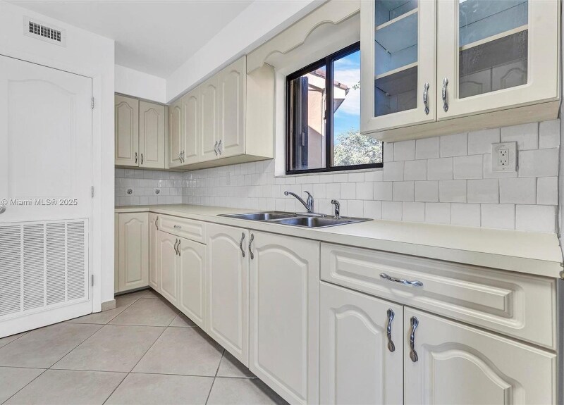 Building Photo - 15509 N Miami Lakeway