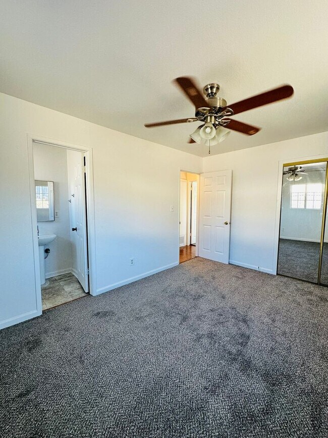Building Photo - 7370 Minerva Dr