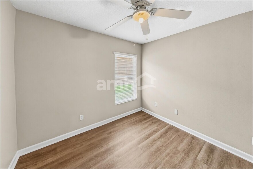 Building Photo - 5211 100th Dr E