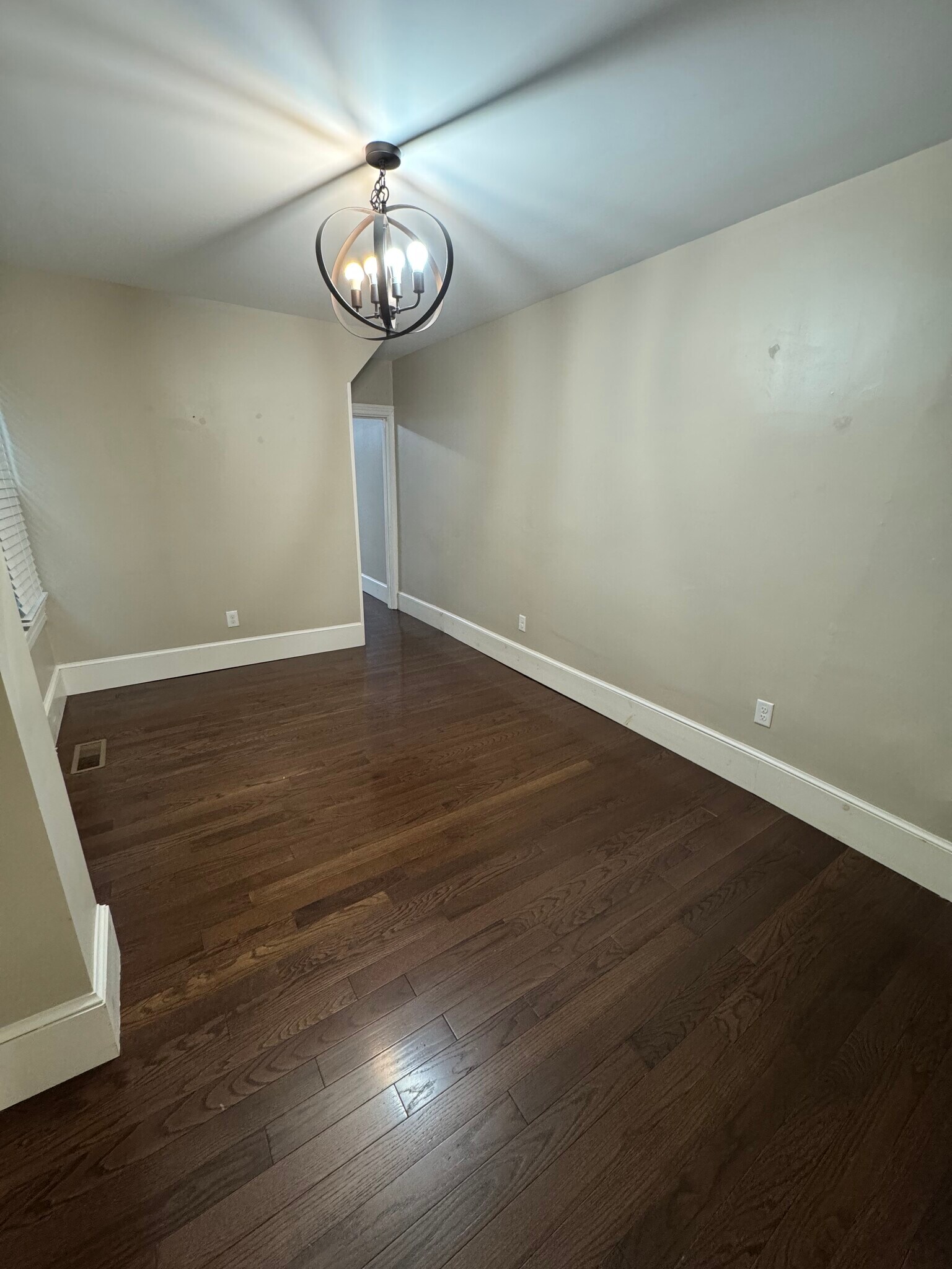 Building Photo - 554 Walnut St