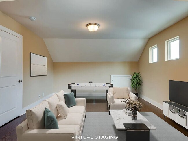 Building Photo - 3 Bed 2.5 Bath Luxury Townhome