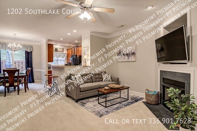 Building Photo - 1202 Southlake Ct