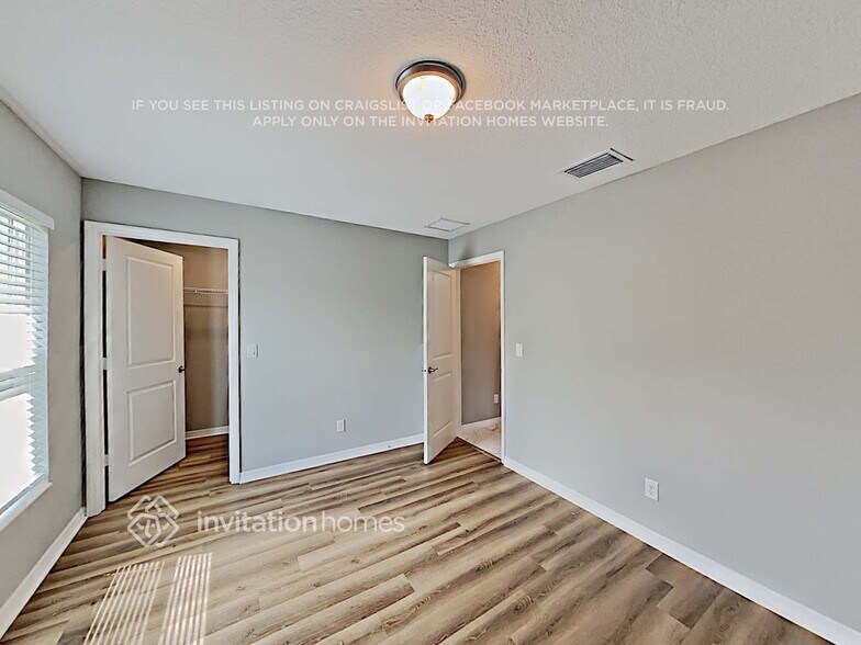 Building Photo - 3733 SW Hulska St