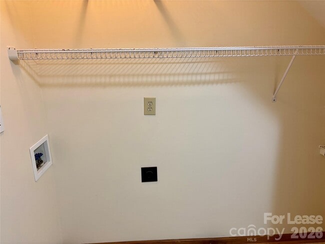 Building Photo - 153 Hillcrest Dr