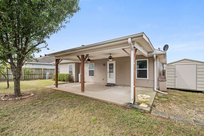 Building Photo - Great 3 Beds + 2 Baths Home with Solar Panels! Large Covered Patio!