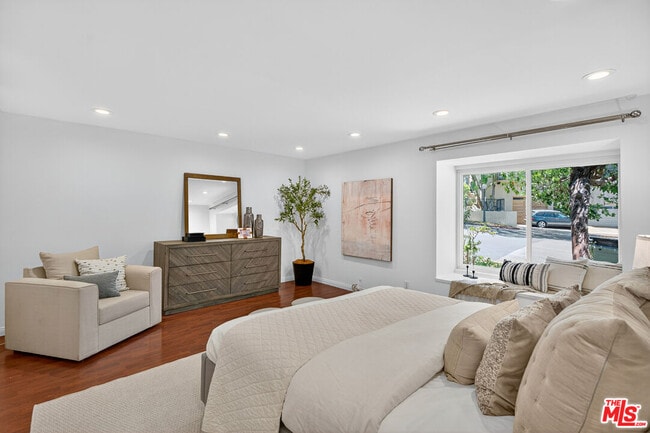 Building Photo - 1920 Pandora Ave