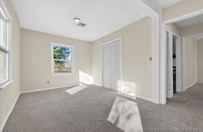 Building Photo - 508 NE Avondale Ave