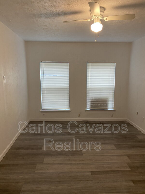 Building Photo - 1617 Meadowbrook Dr