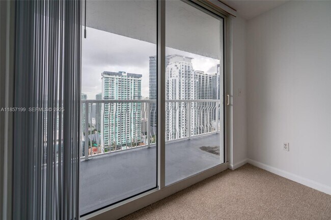 Building Photo - 1200 Brickell Bay Dr
