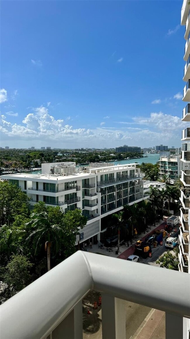 Building Photo - 6039 Collins Ave