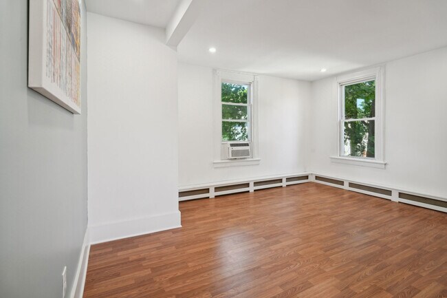 Building Photo - 86 Maple Ave