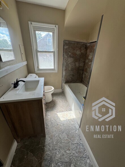 Building Photo - 18948 Winthrop St