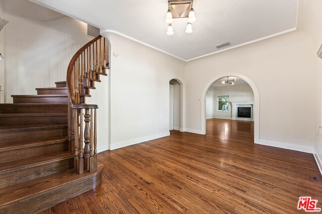 Building Photo - 602 11th St