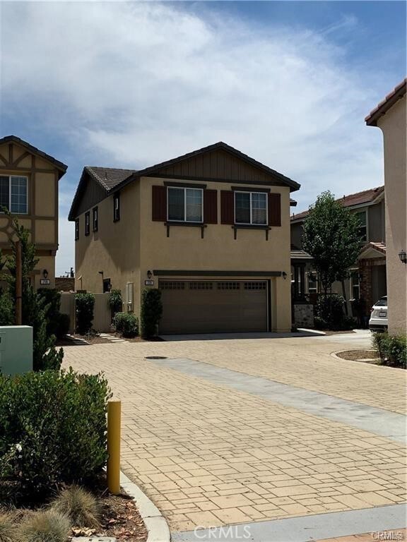 Building Photo - 690 Huron Pl