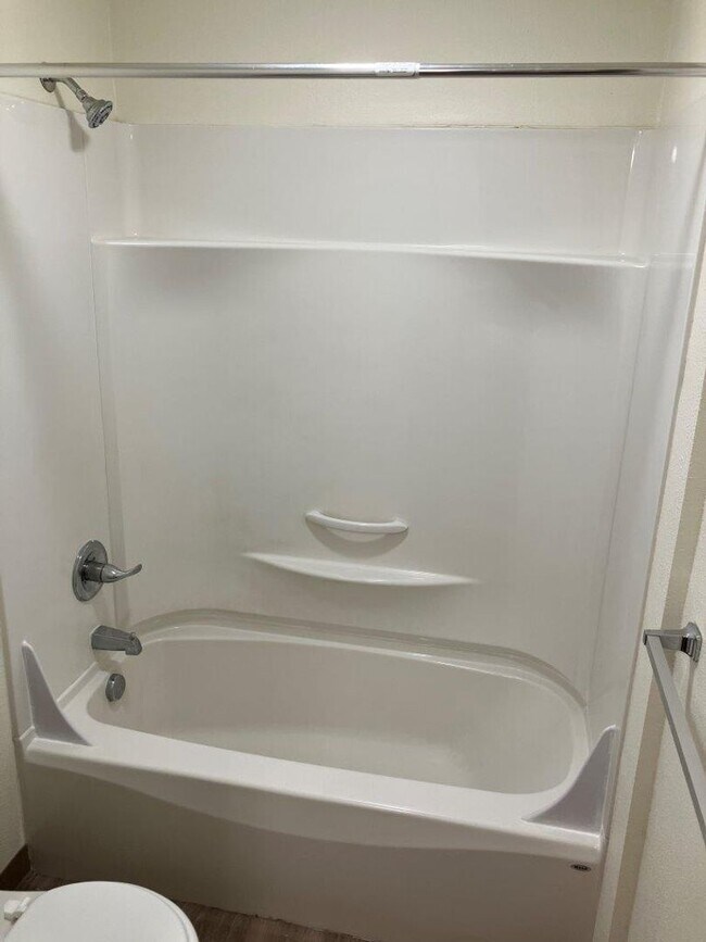 Building Photo - Remodeled Two Bedroom Duplex in North Sale...