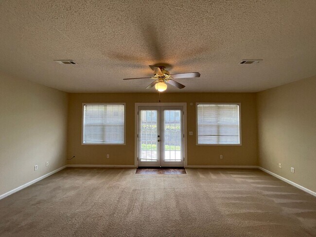 Building Photo - Foxhill Commons