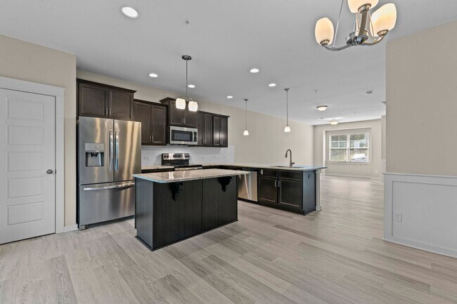 Building Photo - Gorgeous Townhome in N. Raleigh, Top Amenities & Finishes, Community Pool, Pet Friendly!