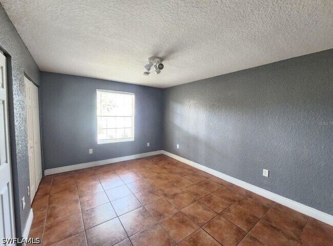 Building Photo - 416 Banyon Tree Cir