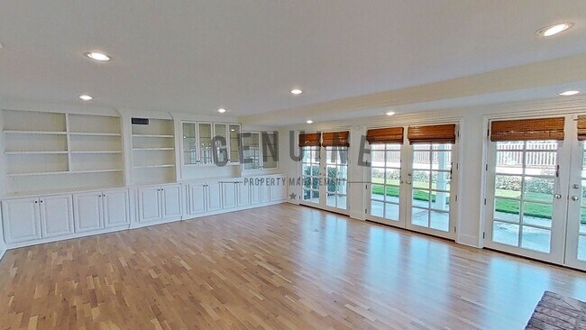 Building Photo - Beautiful Two-Level 5Bd 3.5Ba Home in Newport Beach