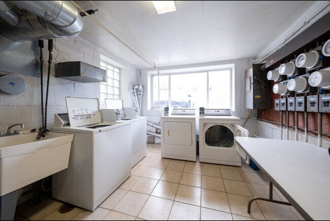 Building Photo - 2112 Garfield Ave