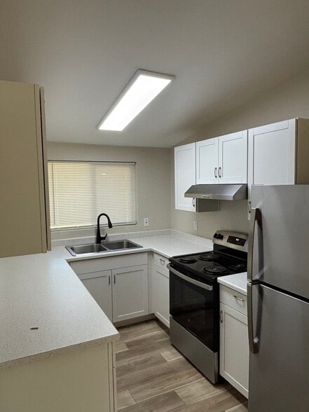 Building Photo - 80 Kaer Ave