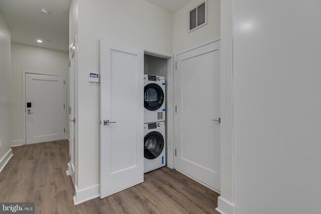 Building Photo - 150 S Independence Mall W