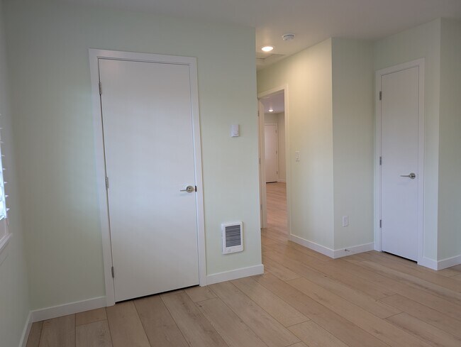 Building Photo - 2414 N Stevens St