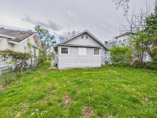 Building Photo - 4028 E 68th Terrace