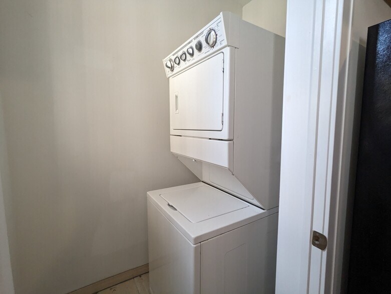 Building Photo - 1919 W Winona St