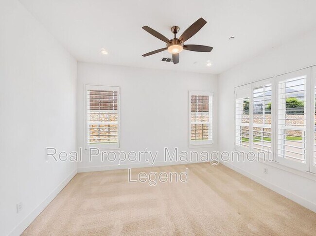 Building Photo - 809 Jamestown Ln