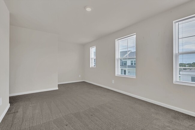 Building Photo - 3 bed/2.5 bath townhome in Tulip Hills wit...