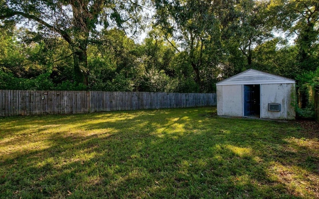 Building Photo - Beautifully renovated ranch bungalow locat...