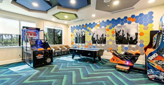 Building Photo - 9931 Bozzano Dr