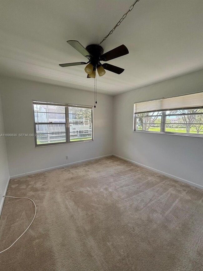 Building Photo - 564 Mansfield M